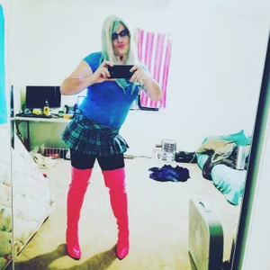 Fav wrestler liv morgan de SSeekcd420333  3 Imagens