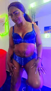 lola_hornei HOT MAMA Foto 4