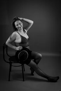 Charlot_milf: To black and white ( 4 фото)