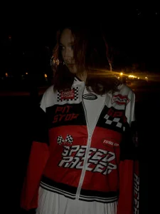 Showgerl A Night Walk Pic 2