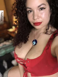 ShaeVictoria: Public ( 7 фото)