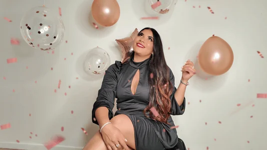 Luna_Dumont blow out the candle with me 🎂 Bilde