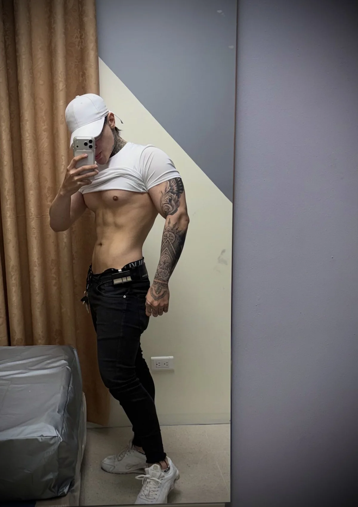 ภาพที่กำลังนิยมของ DennisWalkerr  425