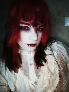 red vampire de cynro  6 Imagens