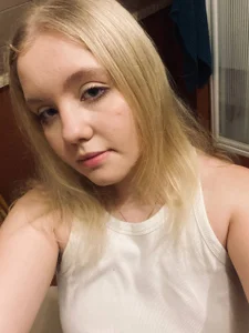 EmilyEvanse 🤍🤍🤍 Foto 2