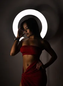 Alisse_Miller In the dark صورة واحدة|Alisse_Miller In the dark صورتان|Alisse_Miller In the dark  2 صور|Alisse_Miller In the dark  2 صورة