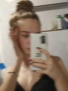 Stacey_Kiss Public Pic 6