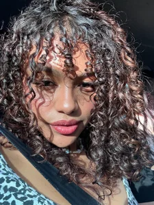 CurlyLia_ Public - {count, plural, one {תמונה אחת} two {שתי תמונות} many {# תמונות} other {# תמונות}}