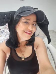 Me od ChanelNylon  2 snímek