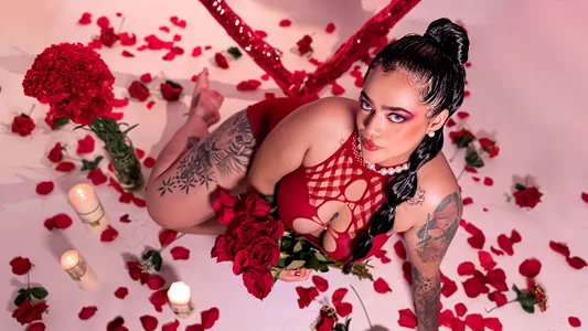 KayllaEvanss_ 🌹 "You are the sin that I do not want to redeem." Poză 4