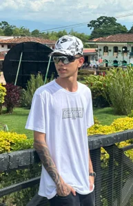 asher_lux casuales Pic 4