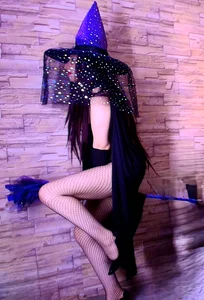 stephaniesun_ sexy witch 🎃🧹🧙🍬  🍭🔥 зображення 2