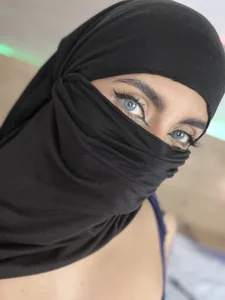 Jasmin_hamdan Tell me no… but look at me like this Immagine 