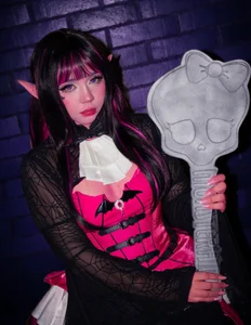 Petit-Rosse 🦇 D R A C U L A U R A 🩷🦇 Pic