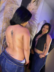 AbbyBrooke1 Bare back, bold energy. ✨ Pic 3