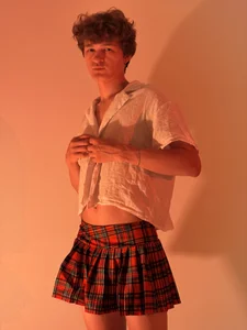 dontlikepsy Boy in a skirt Pic 6
