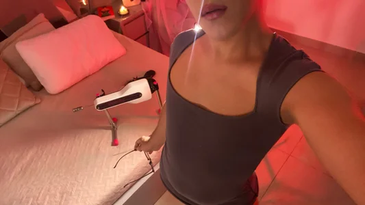 xoxoevy NOT ONLY THE FIRE BURNS 🥵 Poză