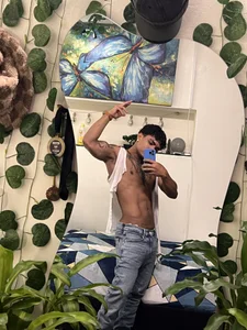 Young_laroiの🫦🙏🏾の 3枚の写真