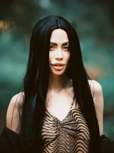 Amanda_River so many high woods around me Pic 4