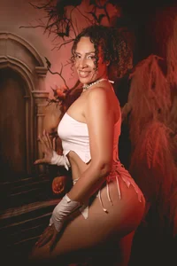 Alicia_Monroe_ Trick or treat! Pic