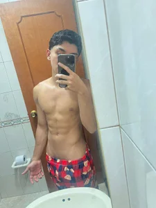 _TaylorBlack: Check in bathroom ( 4 фото)