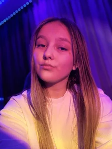 CrystalLasecki Public Bilde 4