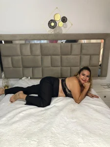 Pamelaxxox Public Pic 4