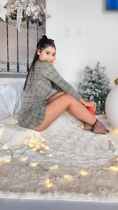 AllyJensen Christmas magic is in the air ❄️ Pic 4