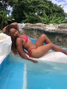 Niia_Roux Public Pic 2