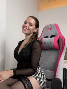 Wildmaca: Public ( 2 фото)