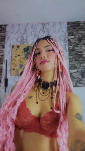 Queen_Cuarxxo Will red be my color? Pic 2