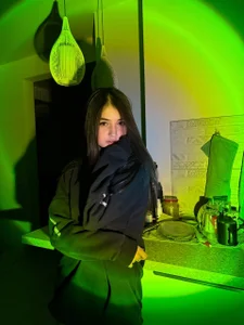 At home in the kitchen, evening)