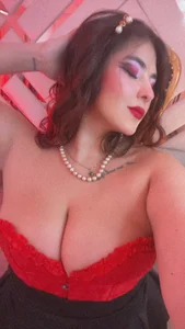Mia_Pembroke_ Glamorous💋💖  3টি ছবি