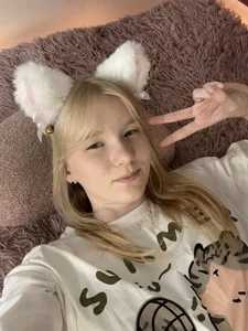 KoriMelon🐱🍉 Meow! I'm your cat girl Bild 4
