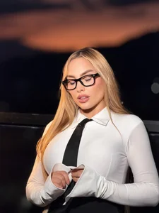 I'm your sexy secretary de Lizz_Tayler  3 photos