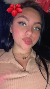 Miley_Clarck Public  6টি ছবি