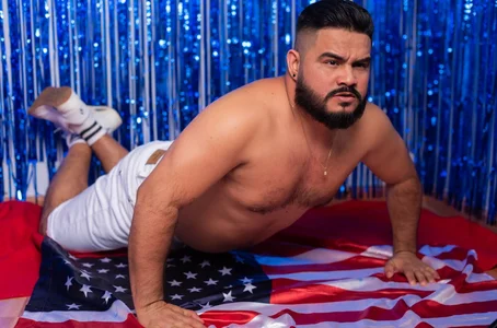 MichaelBear_ 4TH JULY 🎉❤️🤍💙 Pic 4