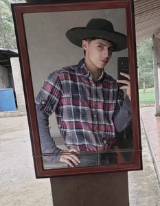 Adam_Clay21 a little bit of me зображення