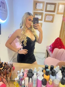 Kaila_Miller black dress 사진