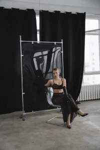 -Snowwwy- Woman in black Gambar 9