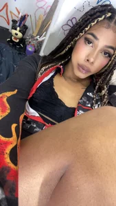 Happy 🤍 de bloom444  4 Imagens