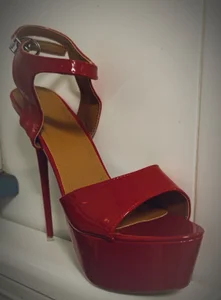 Hornyboyspanish2 kullanıcısının High Heels albümü -  2 fotoğraf