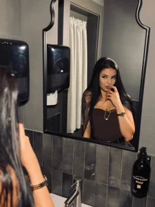 Eva_Devis Public 사진 2