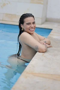 alessia-ferrer1 ✨POOL PARTY Foto 2