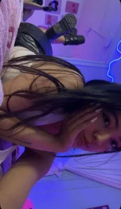 laraa_rous white shirt 🫢🫢 Bilde 3