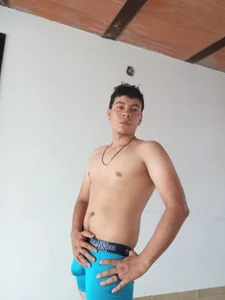 HugoBlaze A little bit of when I'm home alone Immagine  9