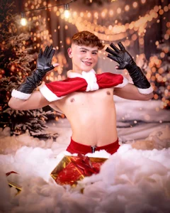 I AM YOUR GIFT OF THIS 2025✨ de PRINCE_STEV  3 Imagens