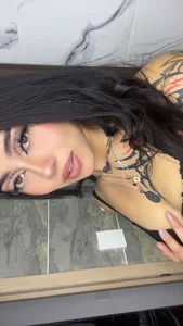 emily_24x Day of photos 🫦📸 Pic 3