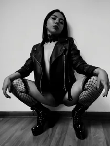 miss_soffi_ black and white erotic photos Pic 6