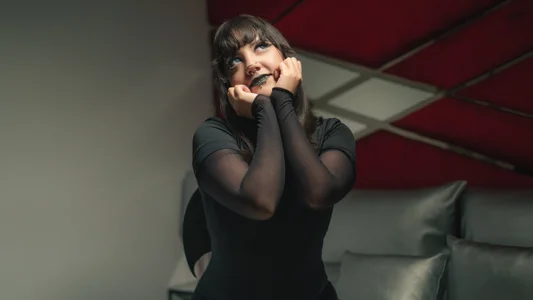 Charlotte_Myers Mavis' Dark Charm: Portraits of a Modern Vampire 🧛‍♀️🖤 Pic 3